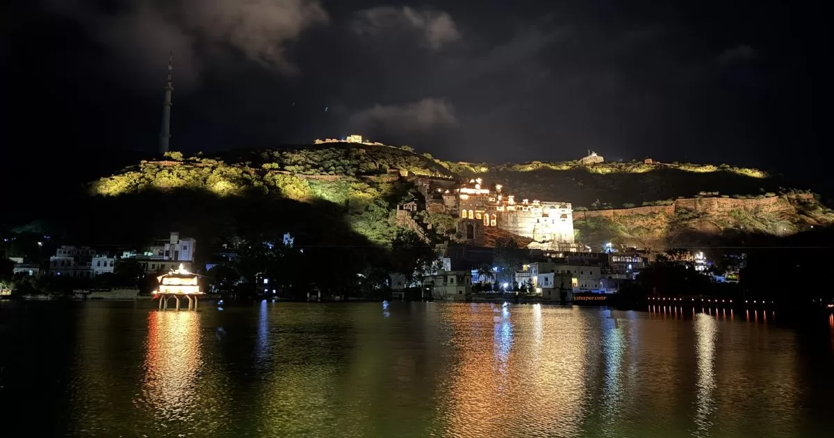 Places to visit in Bundi: Taragarh Fort at night with a view of Naval Sagar Lake